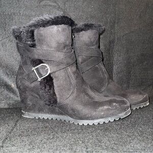 Unisa Unchester Faux Fur Black Ankle Booties Boots Womens size 7 Side Zip Wedge